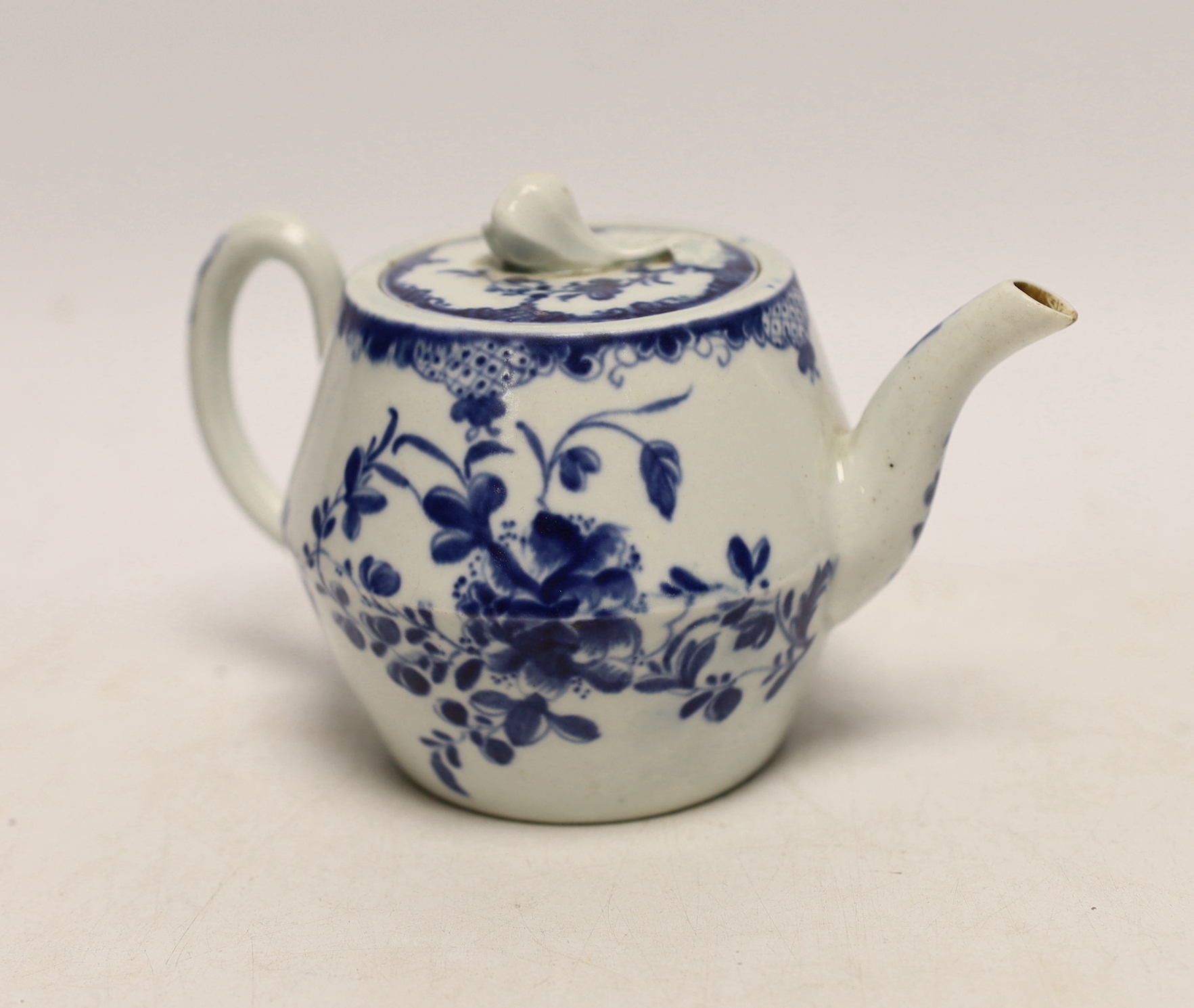 A Worcester Mansfield pattern teapot and cover, c.1765, 9cm